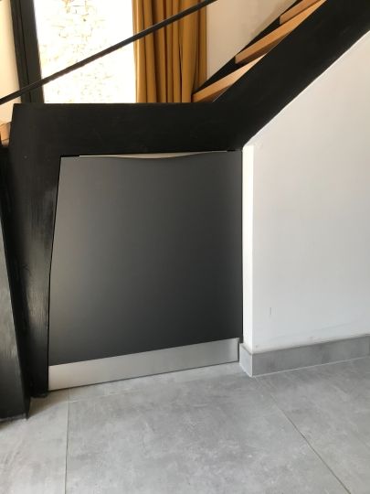 Ajustement d'un meuble sous l'escalier - Ardèche
