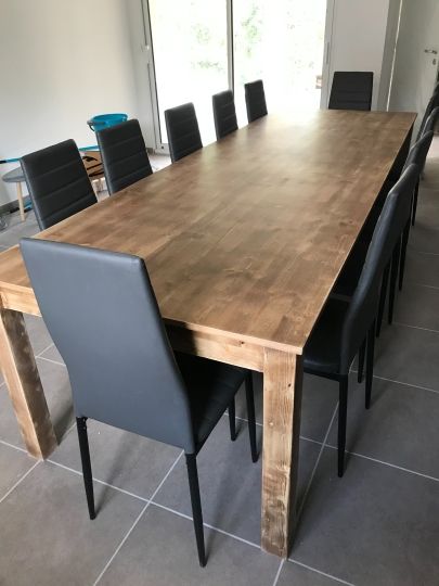 Fabrication d'une table pour 14 personnes - Ardèche