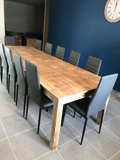 Fabrication d'une table pour 14 personnes - Ardèche