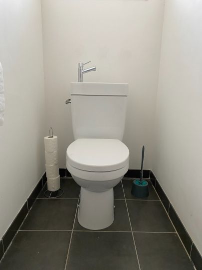 Installation d'un WC avec lave-mains intégré - Ardèche