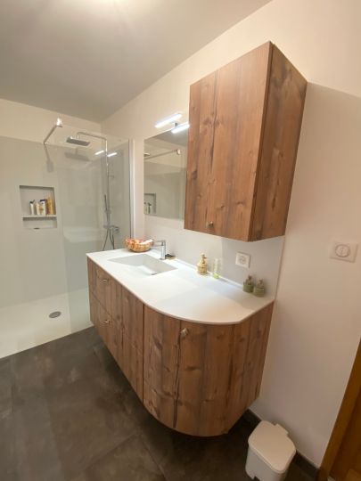 Mobilier de salle de bains arrondi - Ardèche