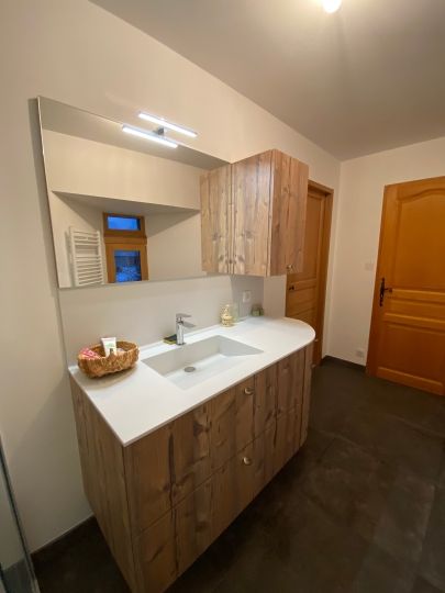 Mobilier de salle de bains arrondi - Ardèche