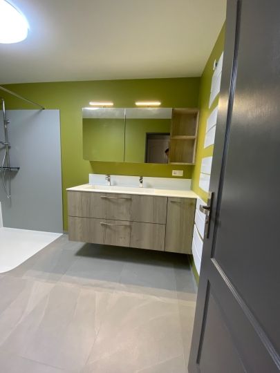 Rénovation complète d'une salle de bains avec travaux de second oeuvre - Ardèche